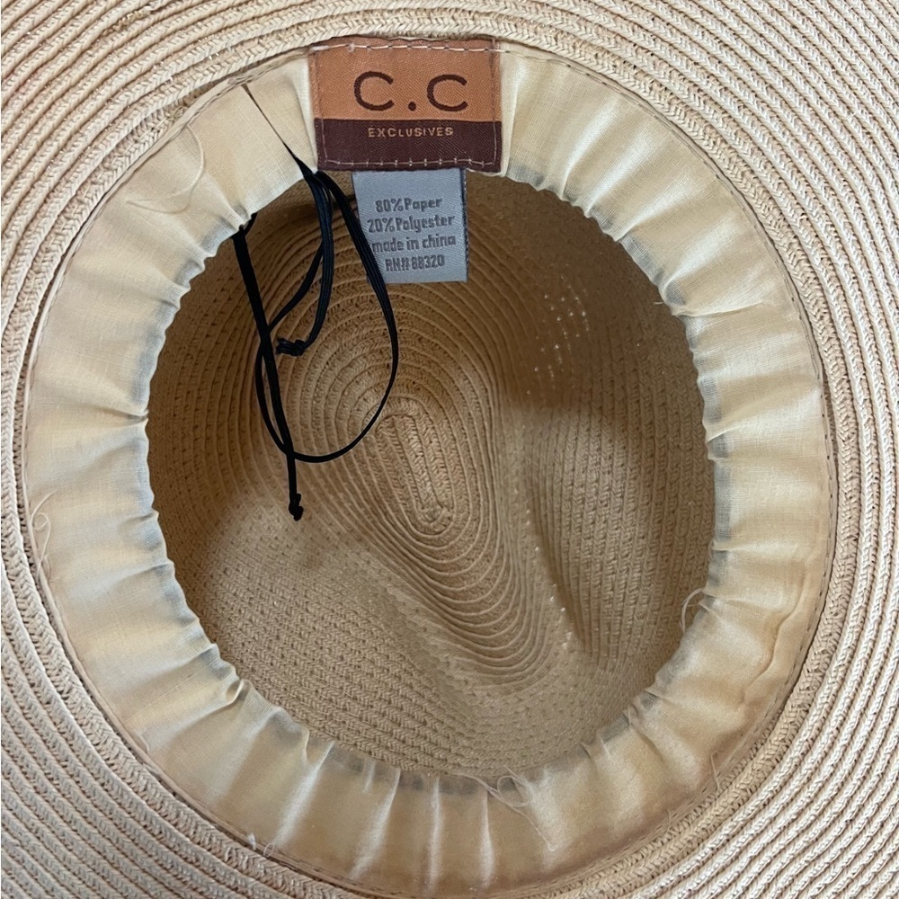 Straw hat with pink ribbon - Picture 3 of 4